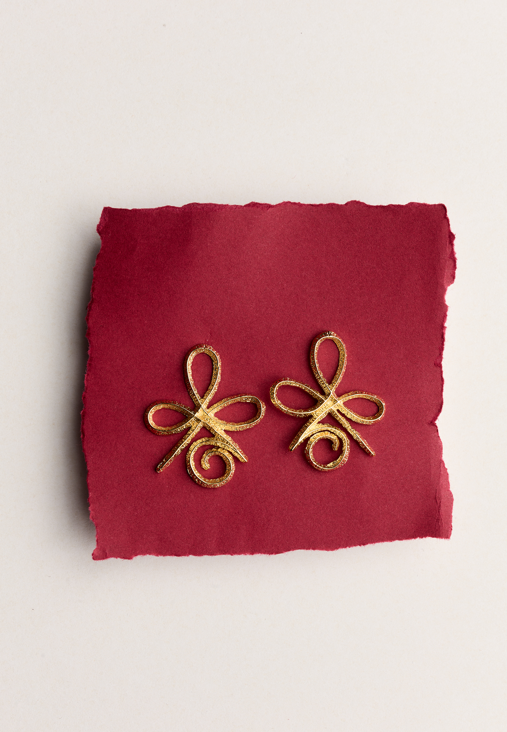Pendientes Unconditional Love Dorado