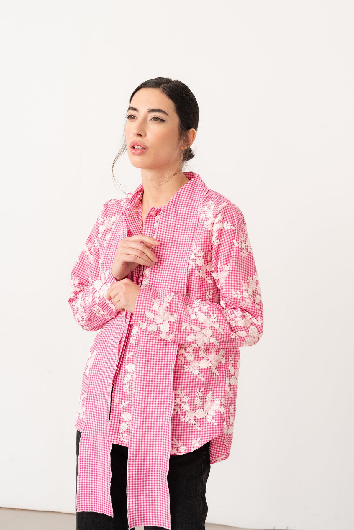 Camisa bordada rosa