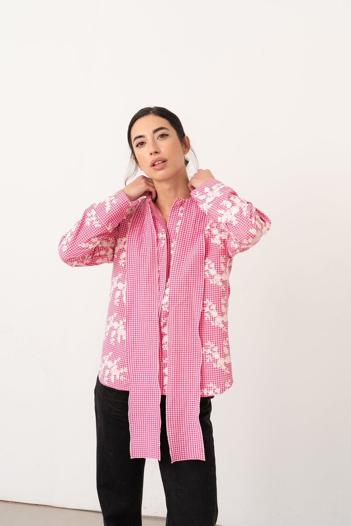 Camisa bordada rosa