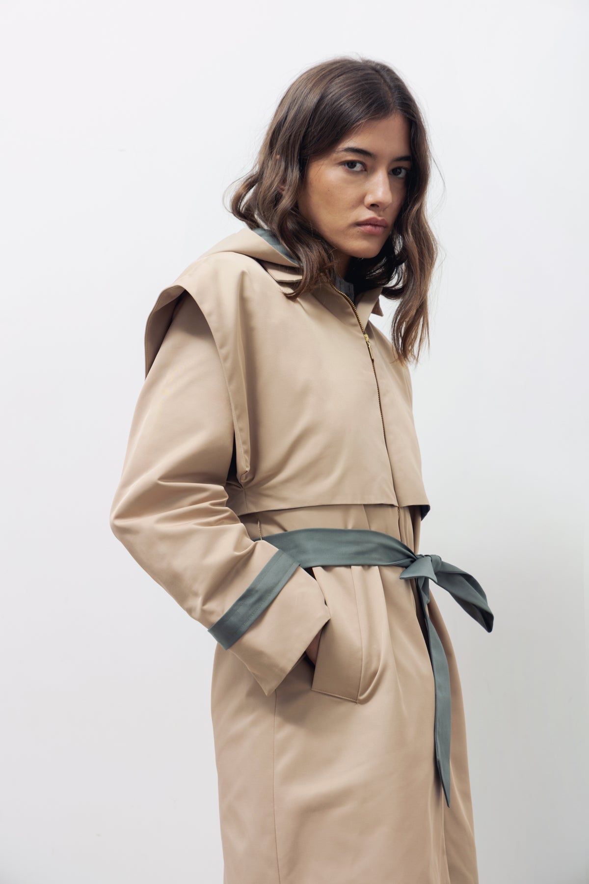 Gabardina Benedetta duo capucha beis