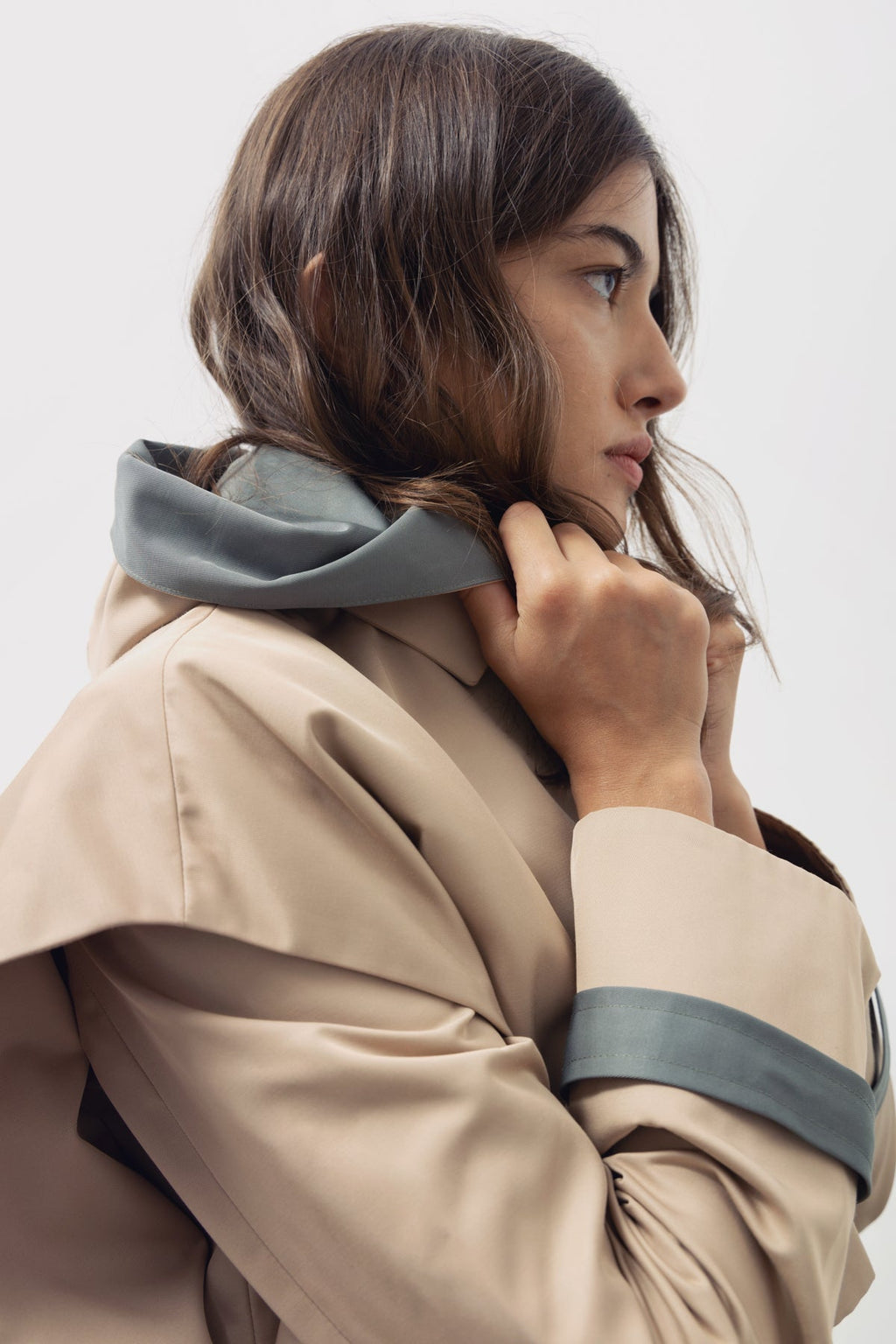 Gabardina Benedetta duo capucha beis