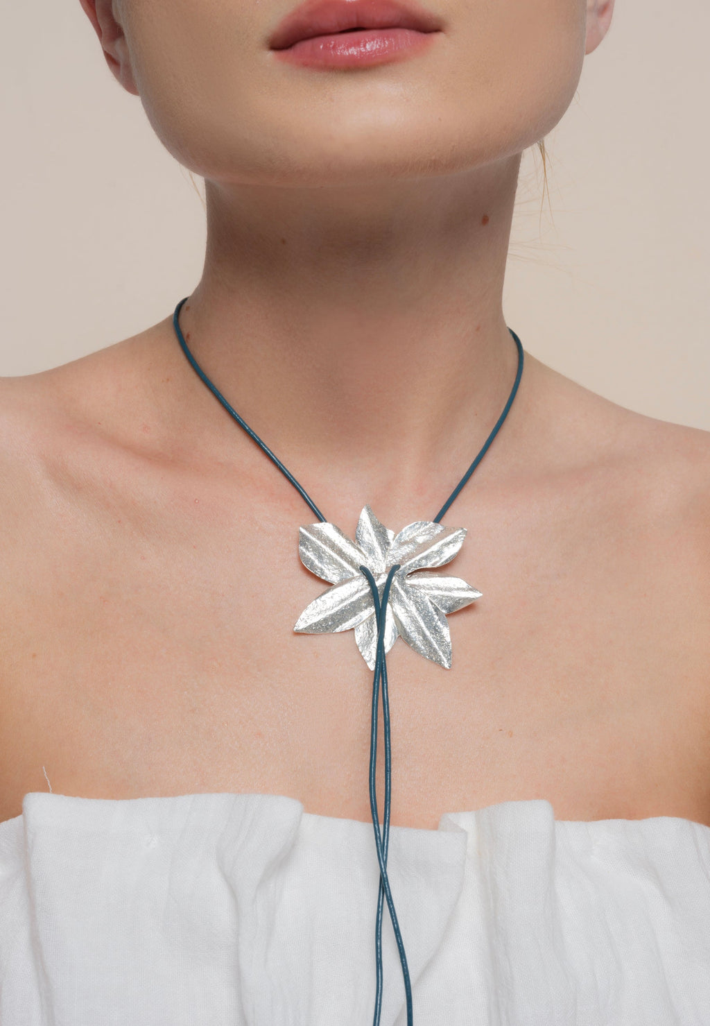Collar Lotus Flower Plata