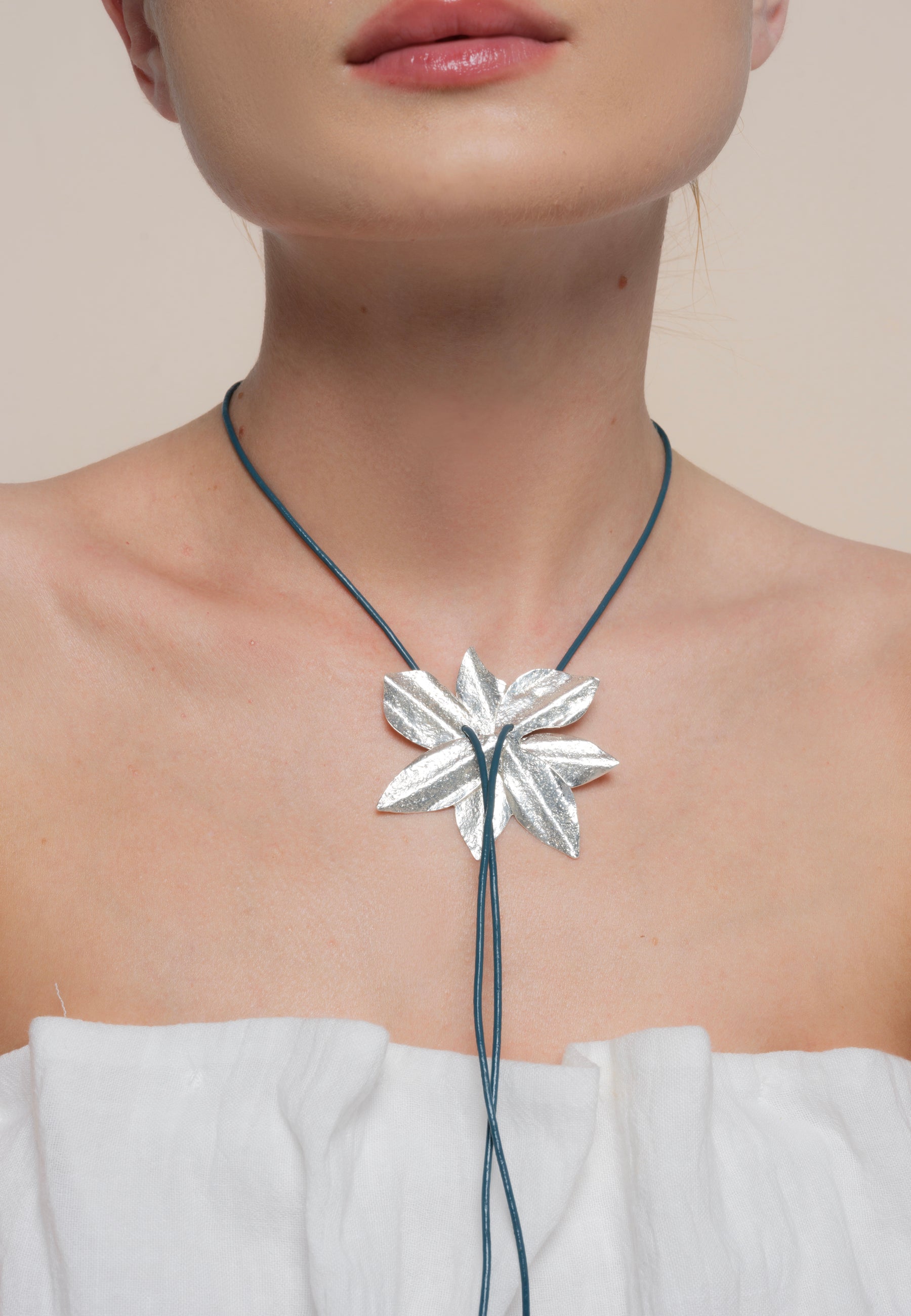 Collar Lotus Flower Plata