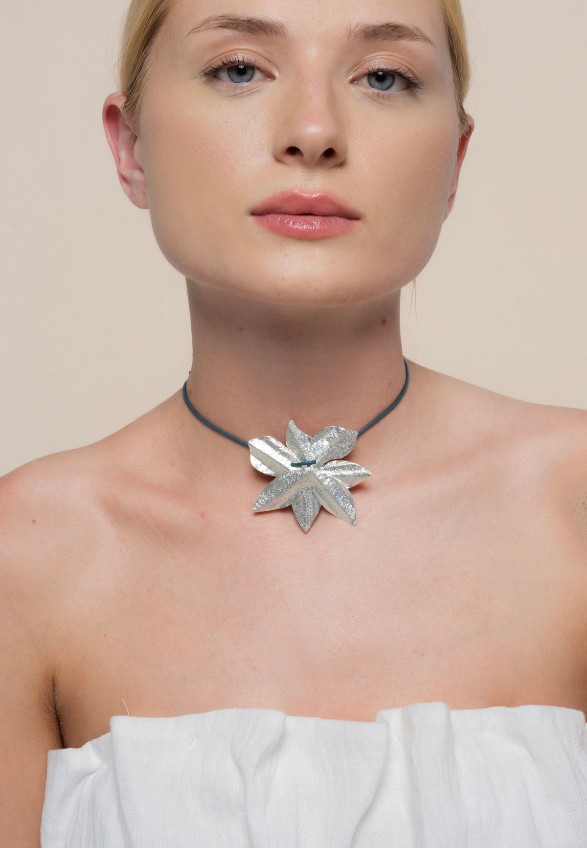 Collar Lotus Flower Plata