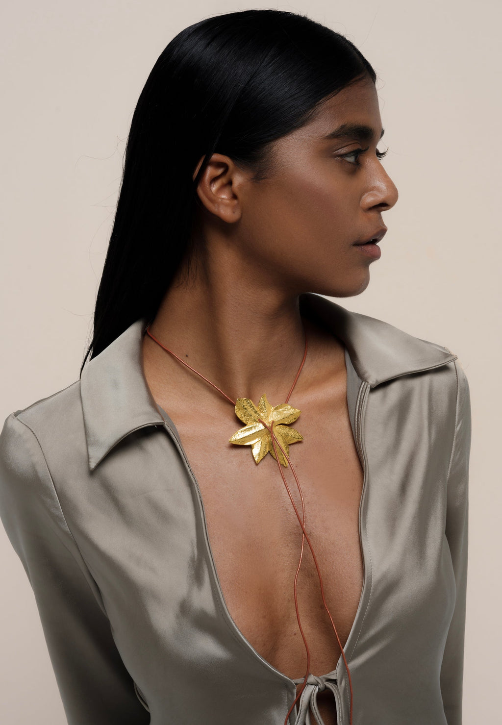 Collar Lotus Flower Dorado