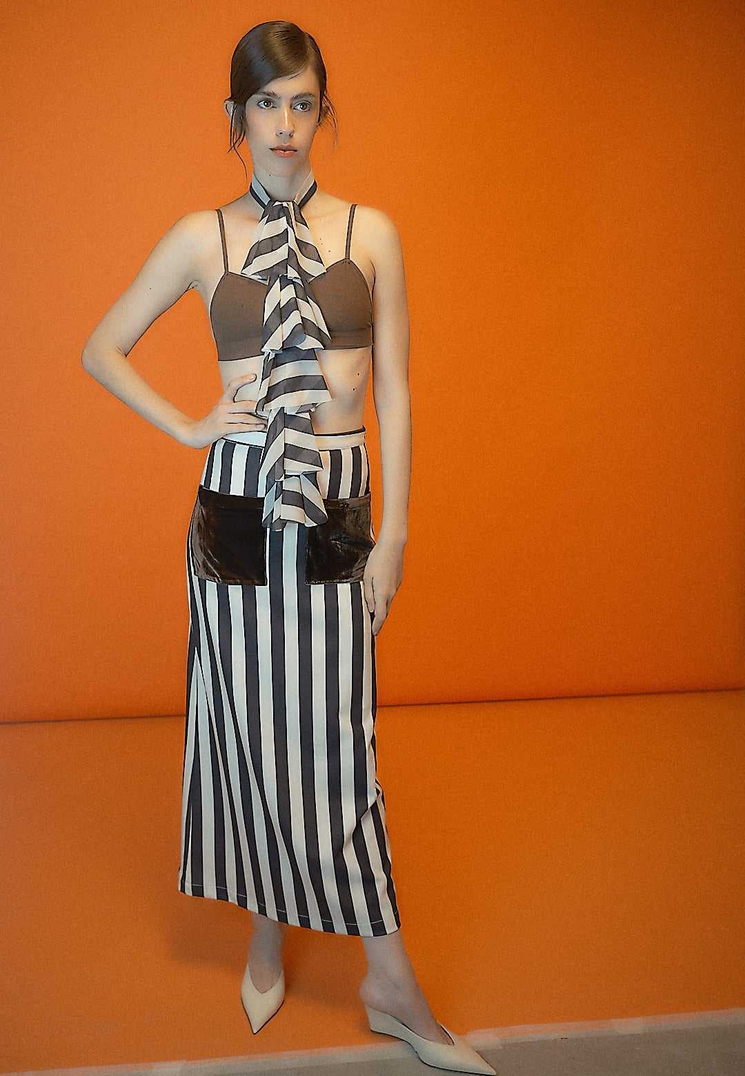 Black and beige striped waterfall
